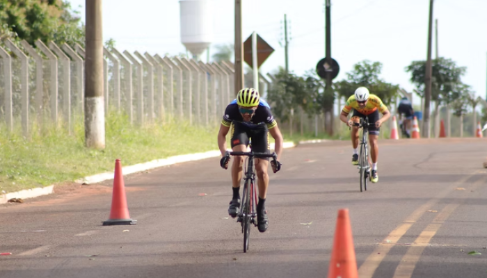 Competidores durante disputa do Campeonato Estadual — Foto: Competidores durante