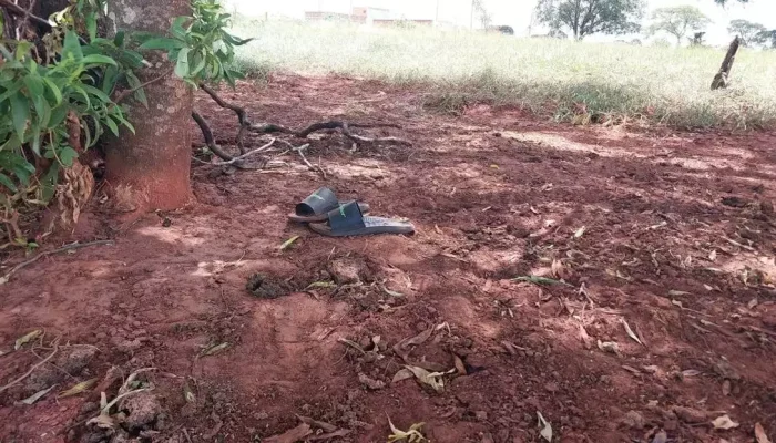 Local onde cadáver foi achado era remoto. (Foto: Elenize Oliveira/Cenário MS)