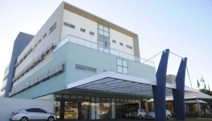 Criança de 2 anos morre atropelada pela mãe na garagem de casa em Londrina