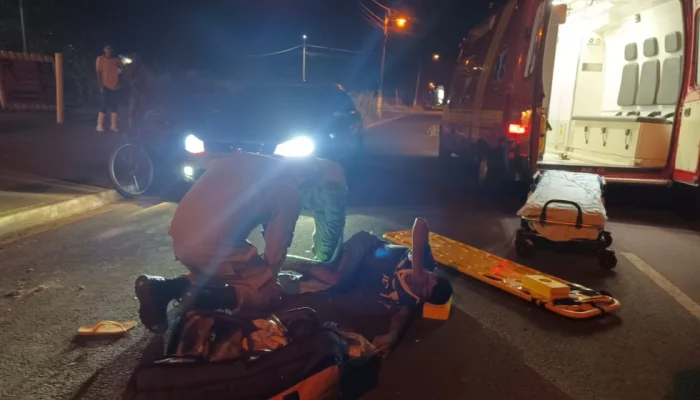 Momento em que a vítima era atendida pelos bombeiros   (Corpo de Bombeiros Militar)