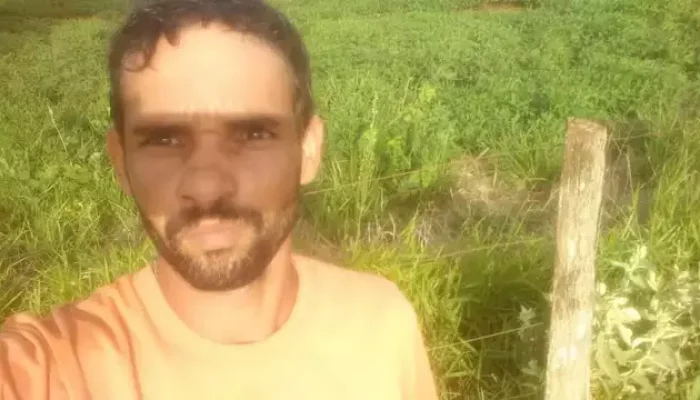 Rodolfo atravessa pista a pé e acabou sendo atropelado (Foto: Direto das Ruas)
