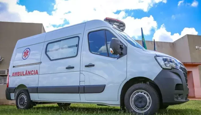 Furgão adaptado para ambulância, da marca Renault (Foto: Reprodução)