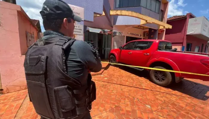 Homem é assassinado a facadas em escritório em Rio Brilhante