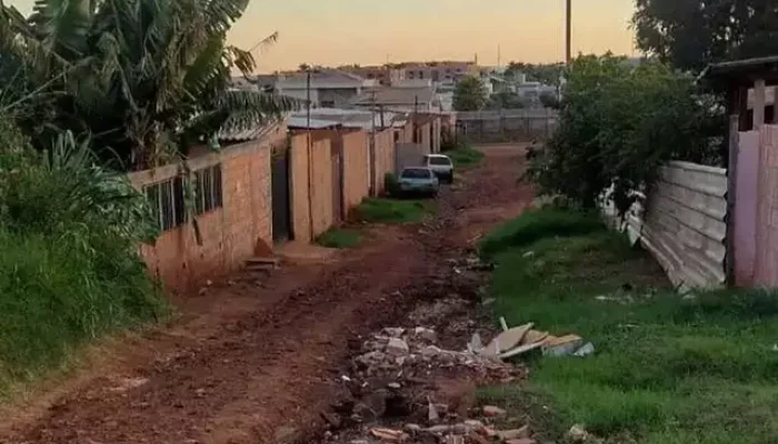 Casas construídas em área invadida no Bairro Bosque da Saúde, em Campo Grande. (Foto: Arquivo/Idaicy Solano)