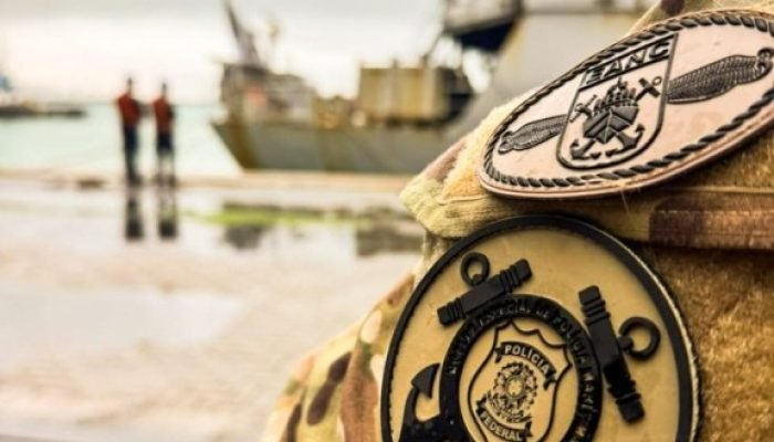 Embarcação militar francesa apoiada em operação internacional contra o tráfico d