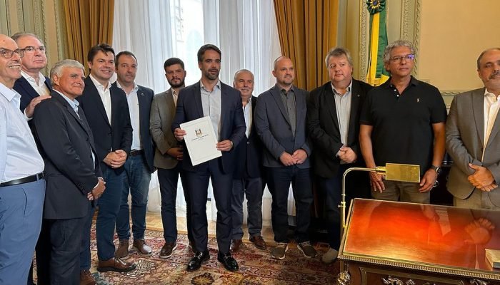 Assinatura da lei que autoriza o uso da Taxa CDO para o setor arrozeiro — Foto: