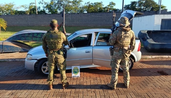 PF e BPFRON interceptam veículo com cigarros contrabandeados