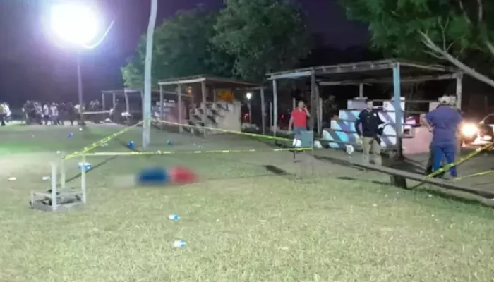 Campo onde dois homens foram executados por pistoleiros, um deles morto no local (Foto: ABC Color)