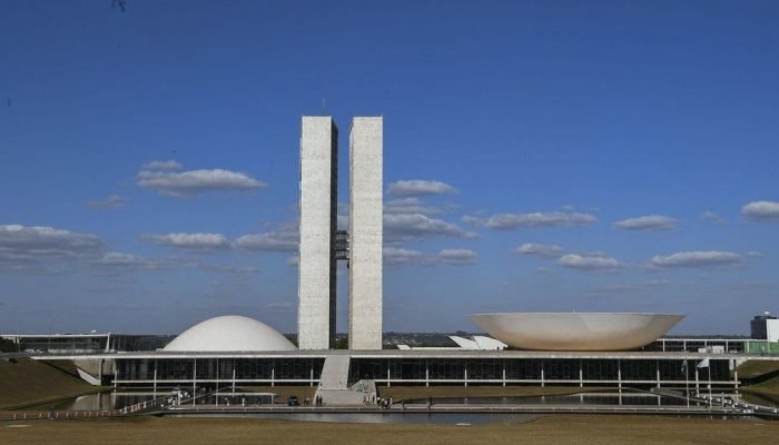 Oposição busca reagir ao fim da escala 6x1 com meios-termos em propostas — Foto: