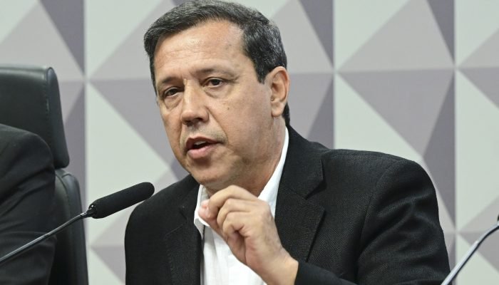 Presidente de sindicato investigado pela PF se cala em CPI do INSS