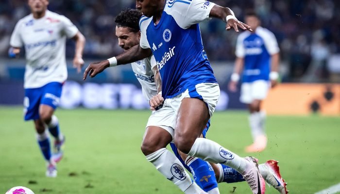 Brasileirão: Cruzeiro vence e encosta nos líderes