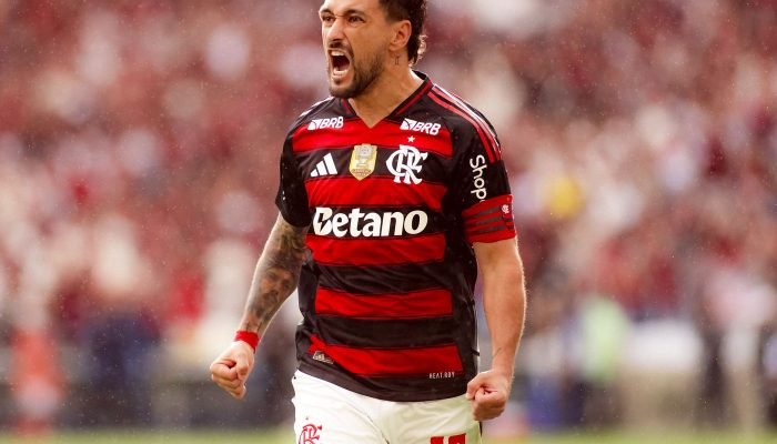 No Maracanã, Flamengo supera Palmeiras em confronto direto pelo Brasileirão
