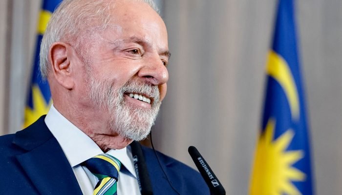 Lula sanciona lei que cria o Sistema Nacional de Educação Lula sanciona lei que cria o Sistema Nacional de Educação