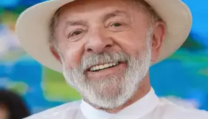 Presidente Lula realiza cirurgia de catarata e recebe alta