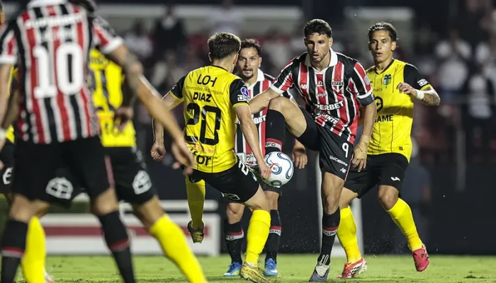 Foto: SUL-AMERICANA: São Paulo e Grêmio vencem, Santos e Vasco tropeçam (Foto: P
