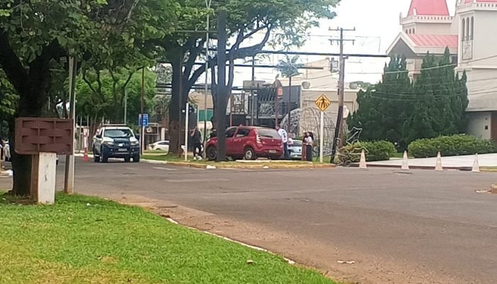 Ponta Porã: Motorista embriagado bate em decoração natalina e é preso
