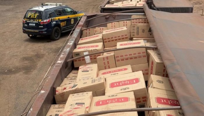 Apreensão de cigarros contrabandeados pela PRF — Foto: PRF MS