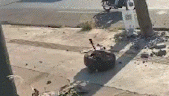 Onix bate em poste no Jardim Tijuca, e motorista foge em Campo Grande