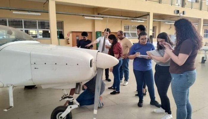 Programa Asas para Todos atende mais de 100 estudantes de baixa renda visando à inclusão de mulheres na aviação brasileira - Crédito: Divulgação IFSP