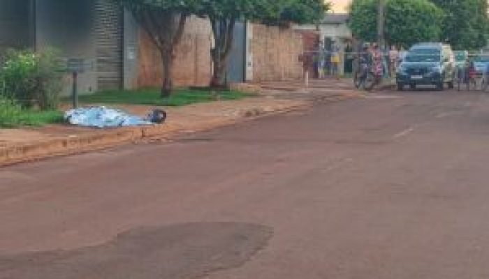 Homem assassinado no Jardim Carisma ainda não foi identificado e polícia procura atirador