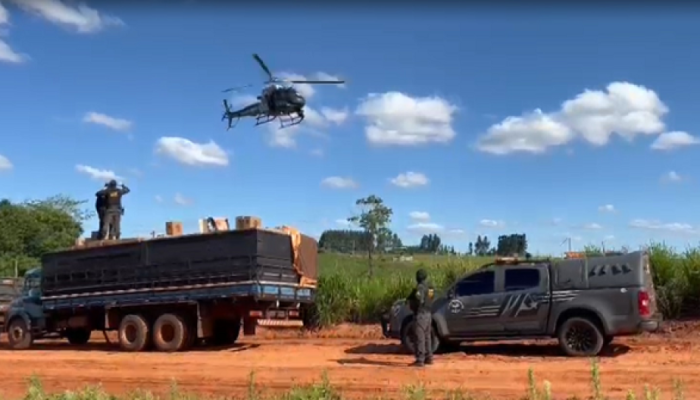 DOF apreende carga milionária de cigarros e agrotóxicos em Mundo Novo, MS
