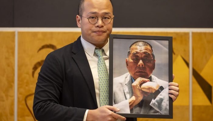 *Jimmy Lai, magnata da mídia, é condenado em Hong Kong* — Foto: Busca Gazeta do