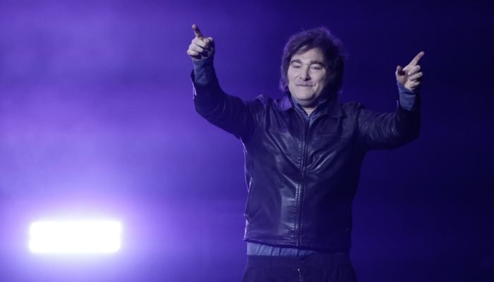 Javier Milei celebra avanço da direita na América do Sul e critica Brasil