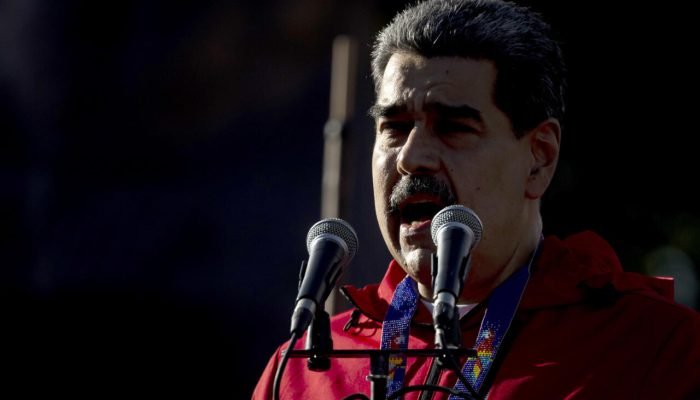 Juiz argentino solicita extradição de Maduro dos EUA para Argentina por crimes contra a