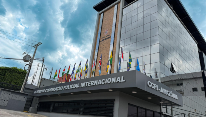 PF e polícia da Guiana combatem garimpo ilegal no Rio Ireng