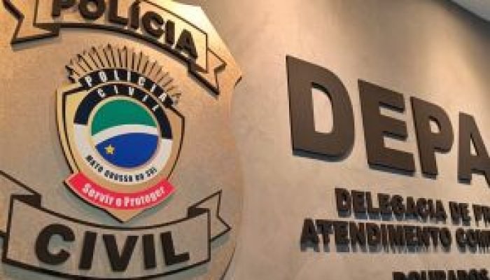 Homem agride adolescente 'do nada' e quebra algemas ao resistir prisão em Dourados