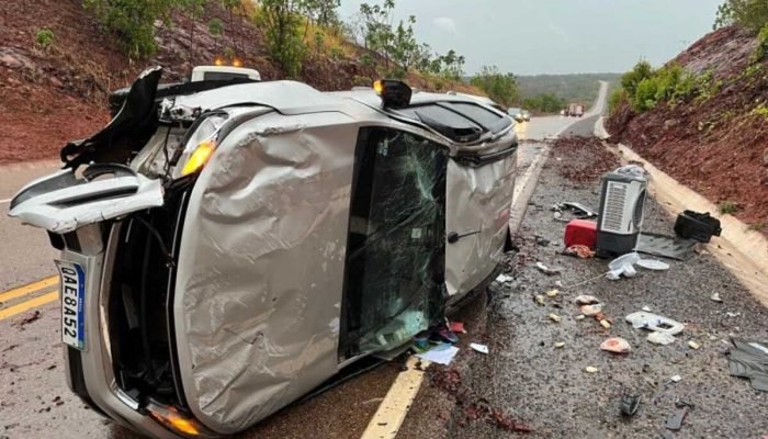 Três pessoas ficam feridas em capotamento na BR-359, entre Coxim e Alcinópolis