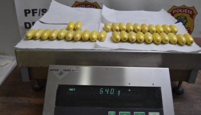 PF prende homem com cocaína no estômago e detém estrangeiro por documento falso em aeroporto