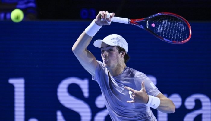 João Fonseca avança à segunda rodada do Masters 1000 de Paris; Alcaraz cai na estreia