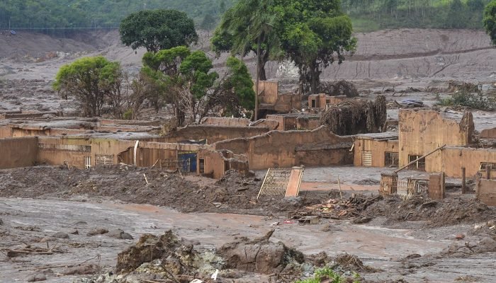 Desastre de Mariana completa 10 anos e moradores ainda buscam justiça