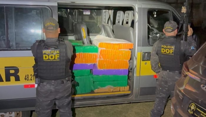 DOF apreende quase meia tonelada de maconha em van escolar a caminho de São Paulo