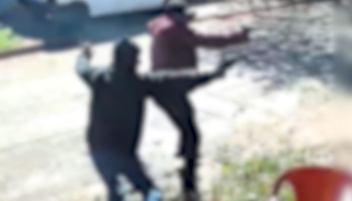 Foto: Um dos suspeitos estava encapuzados. (Reprodução, Maracaju Speed)