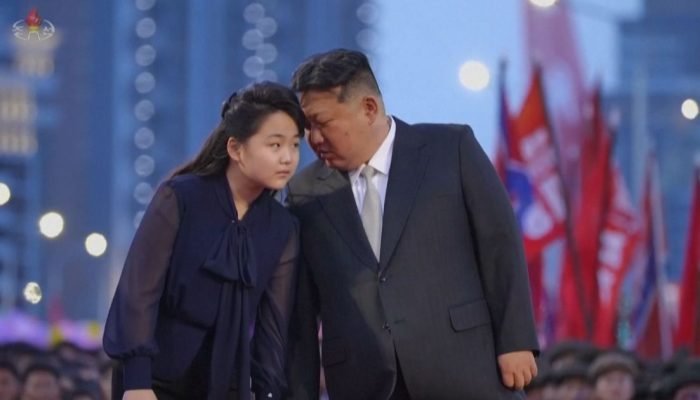 A filha de Kim Jong-un acompanha o pai em inspeções de projetos de armamento — F