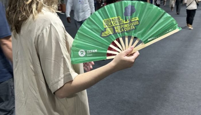 Calor intenso na COP30 em Belém impulsiona adoção de leques