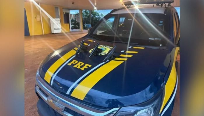Mulher presa com pistolas em Ponta Porã - Foto: divulgação/PRF