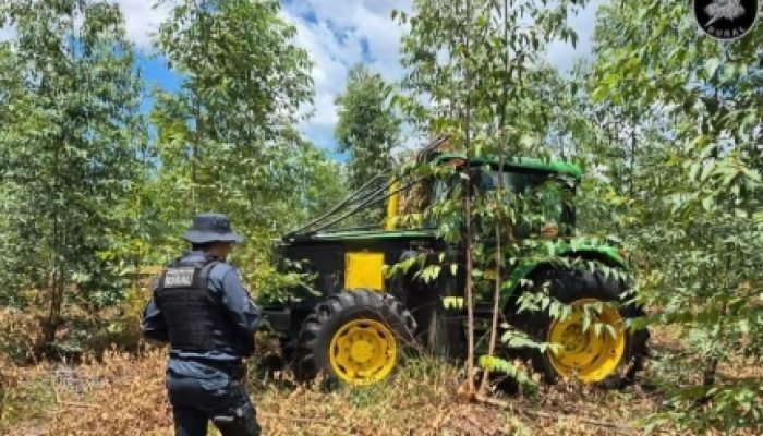 Trator furtado recuperado pela Polícia Militar Rural — Foto: Divulgação