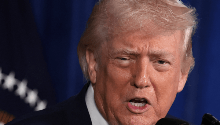 O presidente dos EUA, Donald Trump, durante coletiva de imprensa em seu resort —