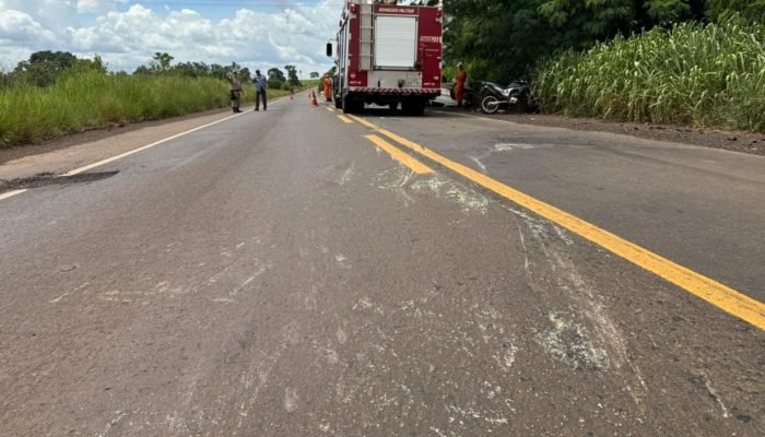 Fiat Uno conduzido por motorista de 53 anos. — Foto: Fiat Uno conduzido por moto