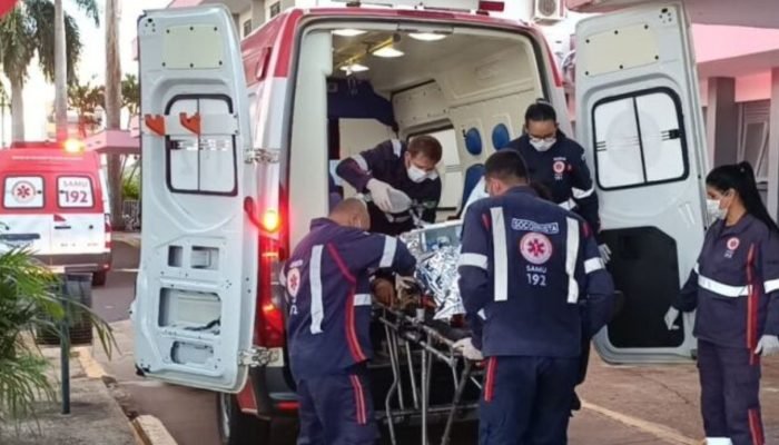 Foto: A vítima foi encaminhada ao Hospital da Vida. (Foto: Osvaldo Duarte, Doura
