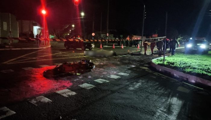 Foto: Acidente aconteceu na noite de domingo, na Avenida Fábio Zahran. (Leitor M