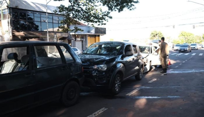 Engavetamento ocorreu na manhã desta sexta-feira. (Foto: Pietra Dorneles, Jornal