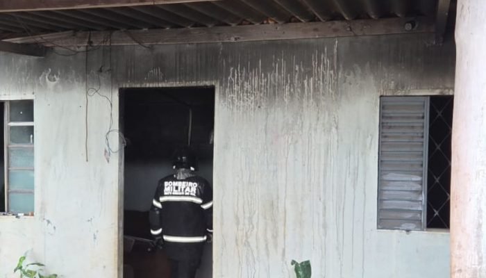 O incêndio deixou apenas danos materiais no local. (Foto: Fala Povo, Midiamax)