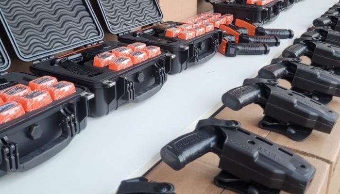Diversos equipamentos de uso diferenciado foi entregue para a GCM — Foto: Divers