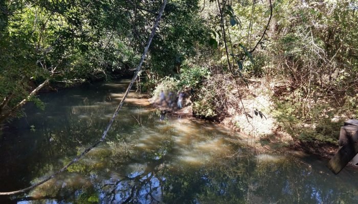 O corpo em decomposição foi encontrado no córrego Ceroula, em Mato Grosso do Sul