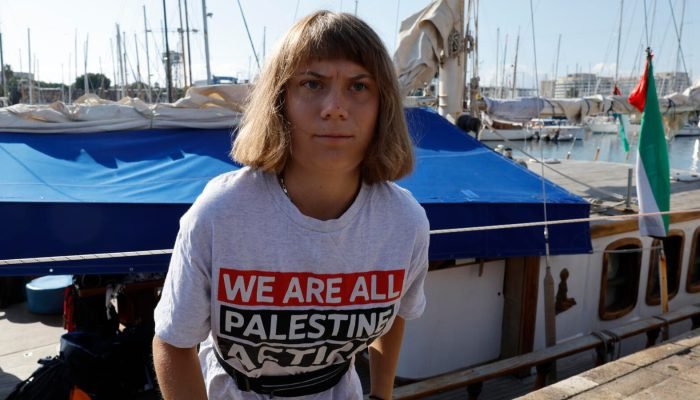 Greta Thunberg foi detida em Londres durante um ato de apoio a manifestantes do