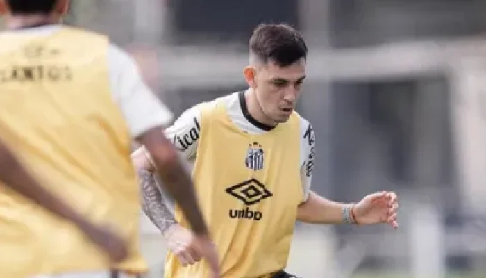 Foto: Escobar retorna aos treinos. (Foto: Raul Baretta/Santos)